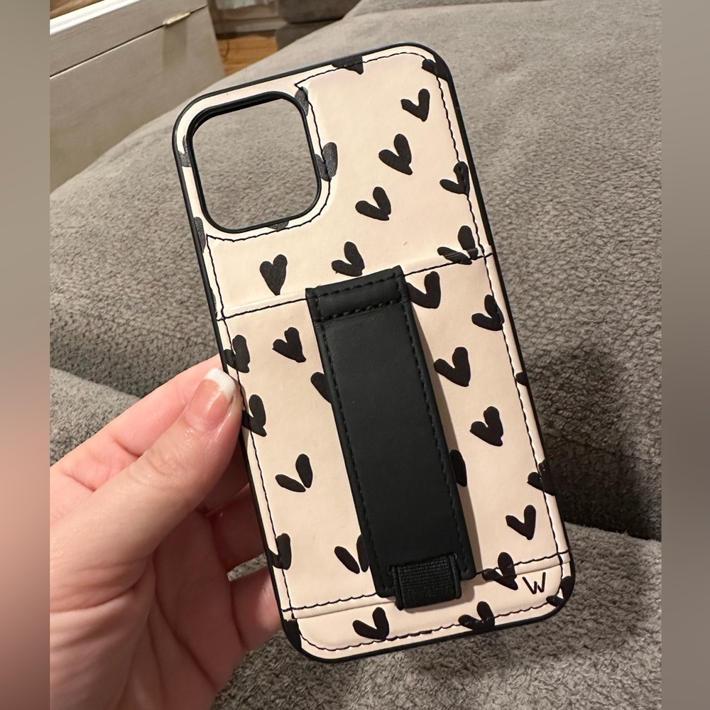 Walli phone case iPhone 12 heart attack